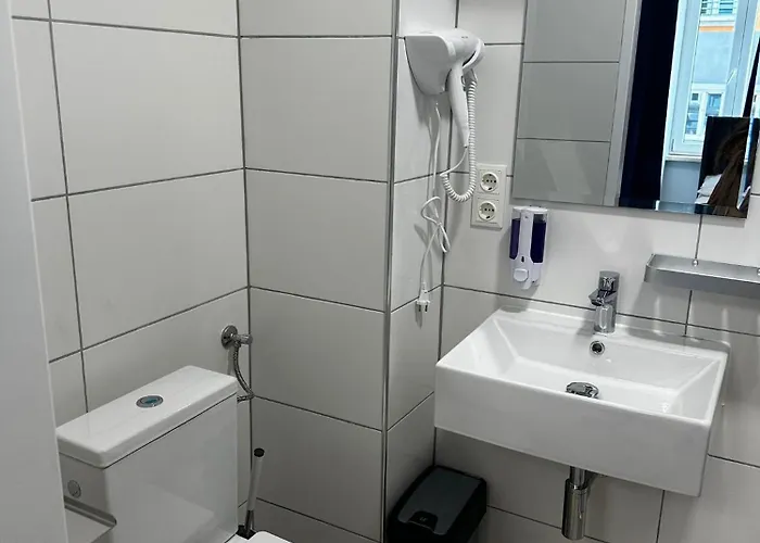 - 24h Self-check-in * Linz