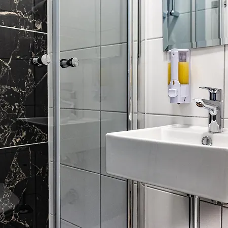 Hostal - 24h Self-check-in *