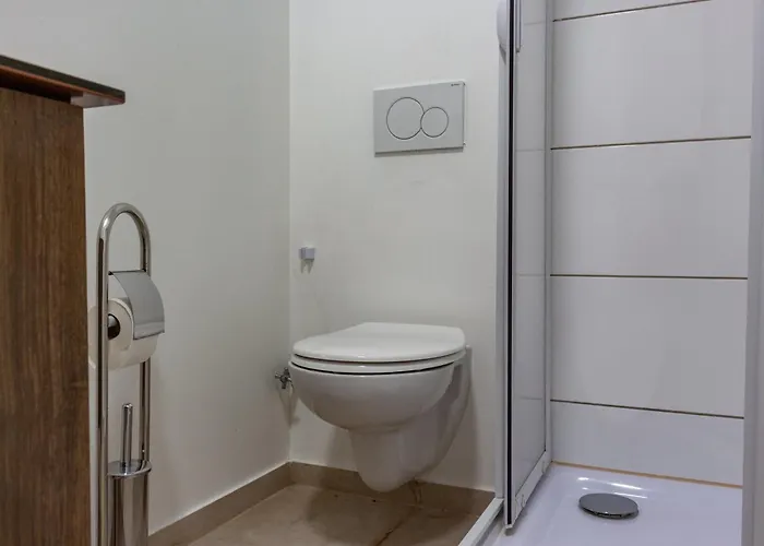 Hostal - 24h Self-check-in Linz