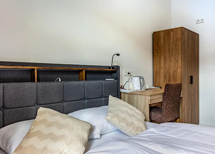 - 24h Self-check-in * Linz